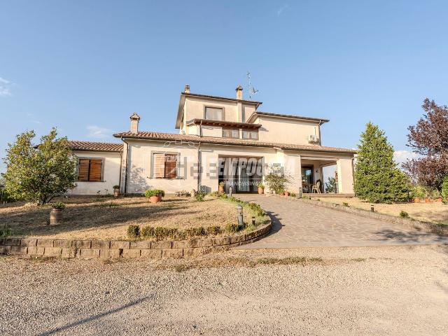 Villetta indipendente in vendita di 445 m² in Strada Teverina