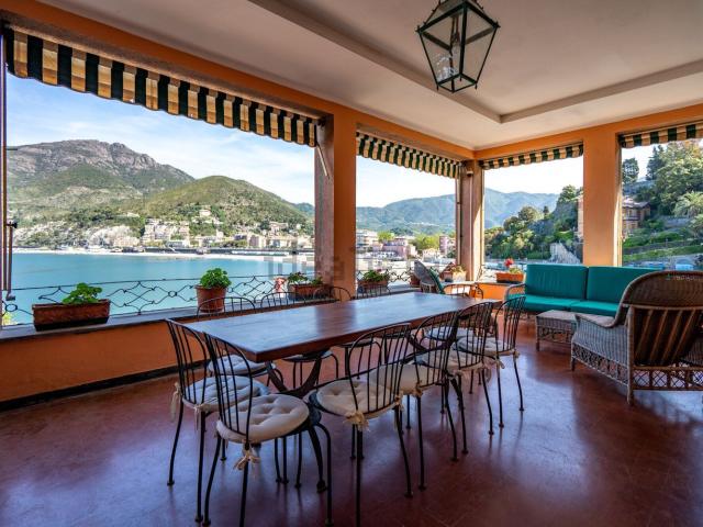 Villetta indipendente in vendita di 446 m² in Via Guido Semenza, 19
