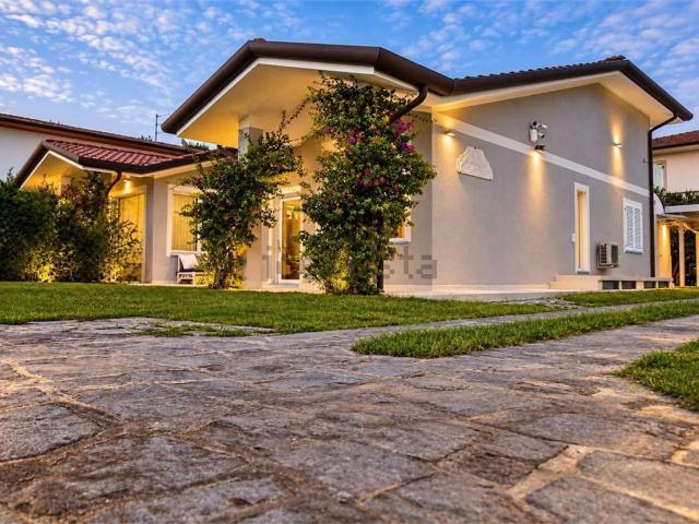 Villetta indipendente in vendita di 448 m² in Via Agnelli, 77