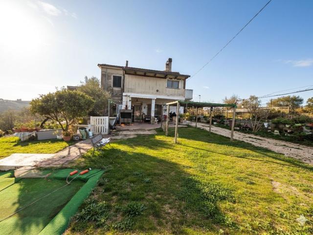 Villetta indipendente in vendita di 449 m² in Contrada Ponte Sant&apos Antonio, 8