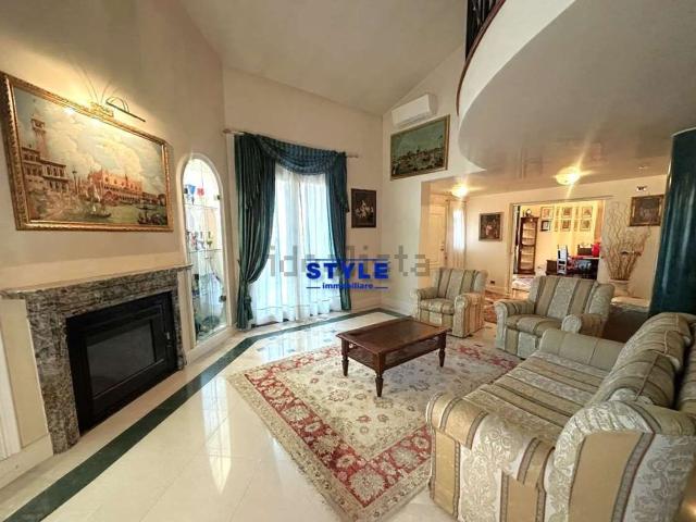 Villetta indipendente in vendita di 450 m²