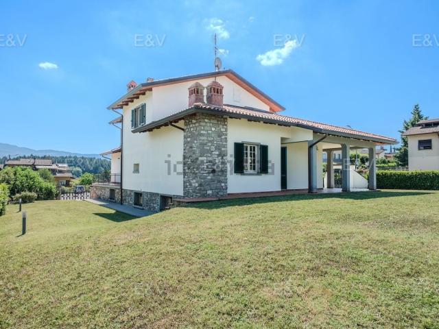 Villetta indipendente in vendita di 450 m² in Via Chiusta