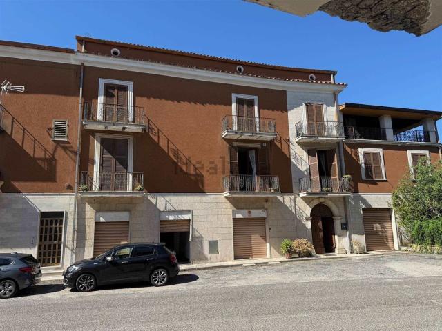 Villetta indipendente in vendita di 450 m² in Via Civita Farnese Centro