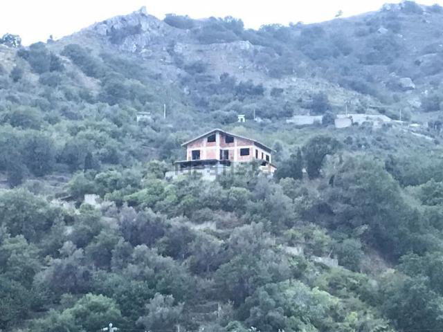 Villetta indipendente in vendita di 450 m² in Via Giovanni Manganaro in Santa Lucia, 11