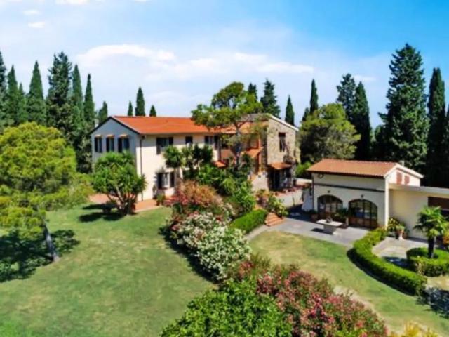 Villetta indipendente in vendita di 450 m² in Via delle Sorgenti