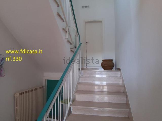 Villetta indipendente in vendita di 450 m² in Via Eugenio Montale