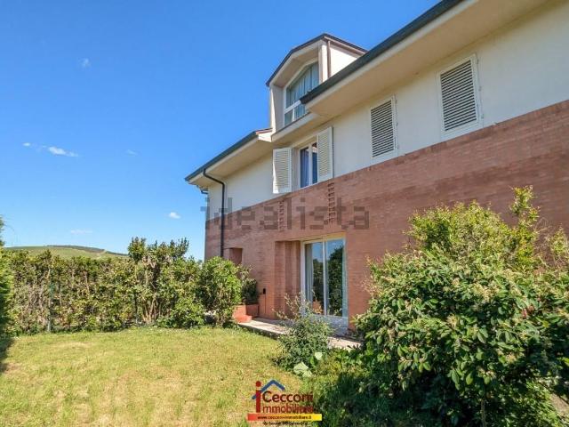 Villetta indipendente in vendita di 450 m² in Via Motta in Poggio