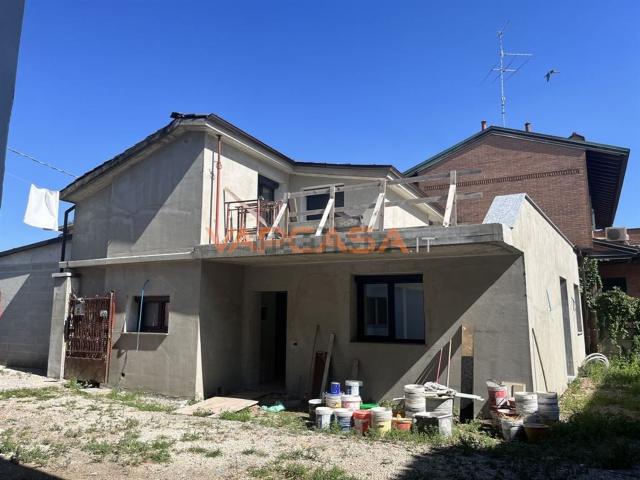 Villetta indipendente in vendita di 450 m² in Via Monte San Michele