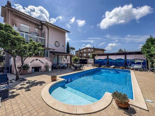 Villetta indipendente in vendita di 450 m² in Via Mirone