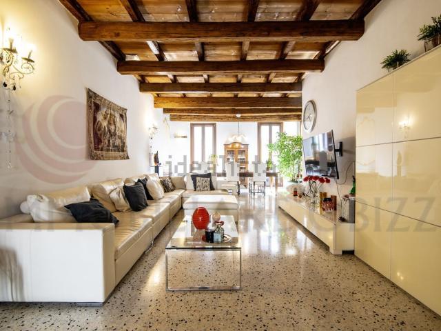 Villetta indipendente in vendita di 450 m² in Via San Martino e Solferino