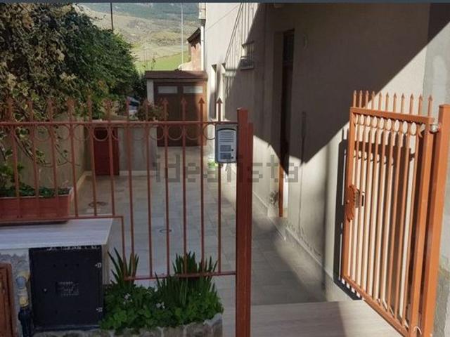 Villetta indipendente in vendita di 450 m² in Via R. Morandi, 4