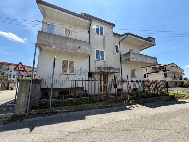 Villetta indipendente in vendita di 450 m² in Via Risorgimento, 35