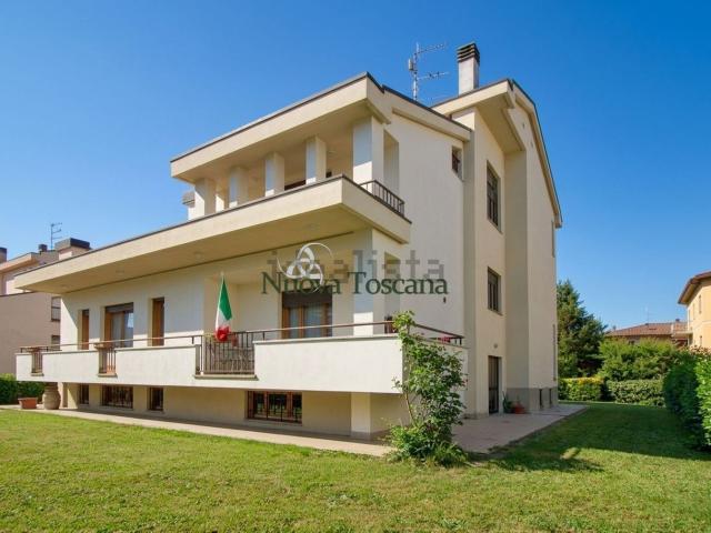 Villetta indipendente in vendita di 450 m² in Via Tommaso Sgricci