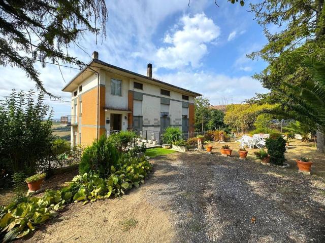 Villetta indipendente in vendita di 450 m² in Via Vallescura, 8