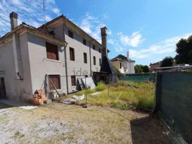 Villetta indipendente in vendita di 450 m² in Via Zero Branco