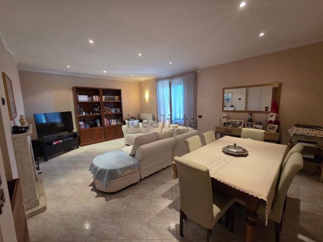 Villetta indipendente in vendita di 450 m² in Viale Luigi Fatti
