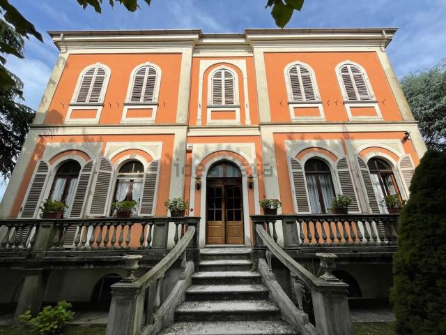 Villetta indipendente in vendita di 450 m² in Viale Stazione, 46