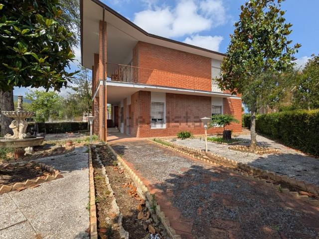 Villetta indipendente in vendita di 450 m² in Borgo Paolo Danti