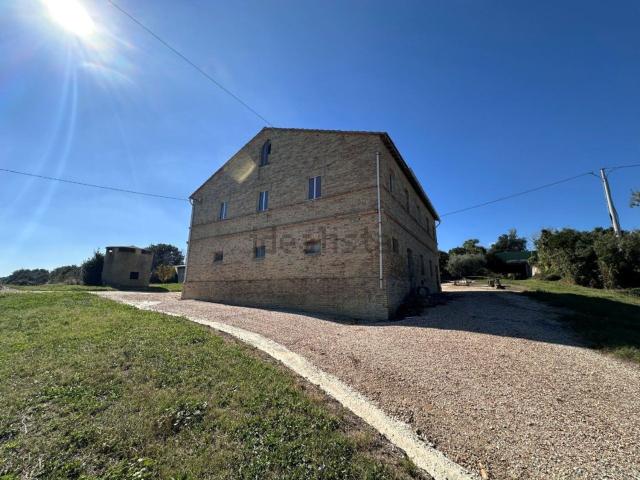 Villetta indipendente in vendita di 450 m² in Contrada Asola, 16