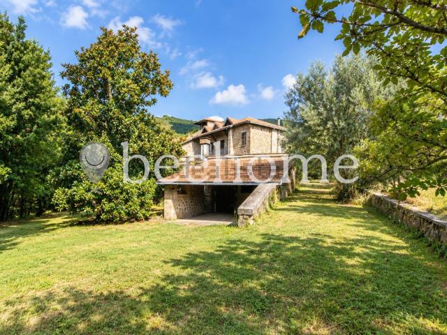 Villetta indipendente in vendita di 450 m² in Contrada peschio