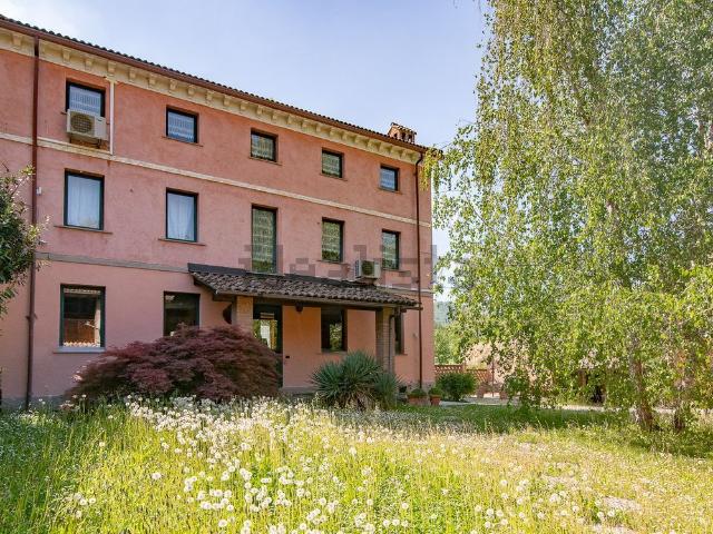 Villetta indipendente in vendita di 450 m² in Frazione Cencerate Inferiore, 1