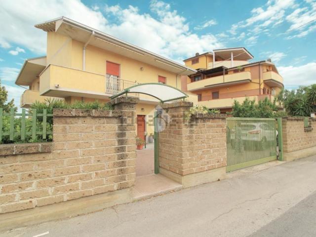 Villetta indipendente in vendita di 450 m² in Strada Colle Carullo, 26