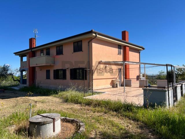 Villetta indipendente in vendita di 451 m²