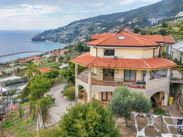 Villetta indipendente in vendita di 451 m² in Strada delle Porrine, 40