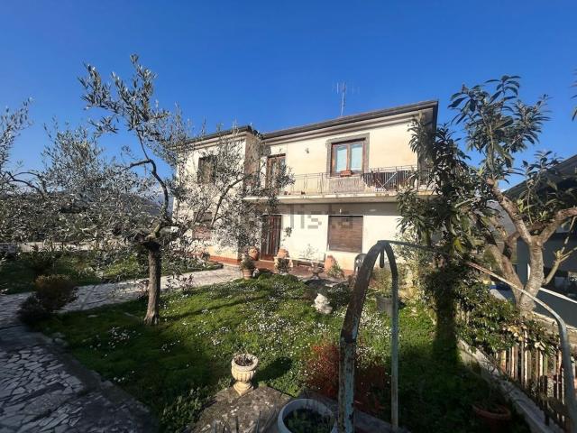 Villetta indipendente in vendita di 453 m² in Via Marcello Mastroianni