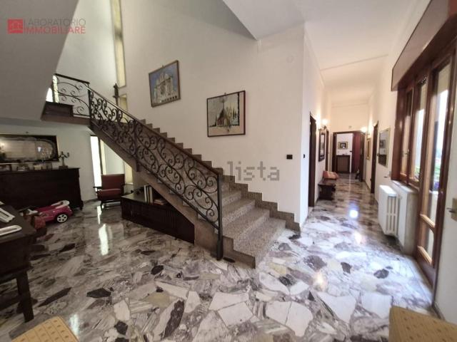 Villetta indipendente in vendita di 453 m² in Via Tito Livio, 73015