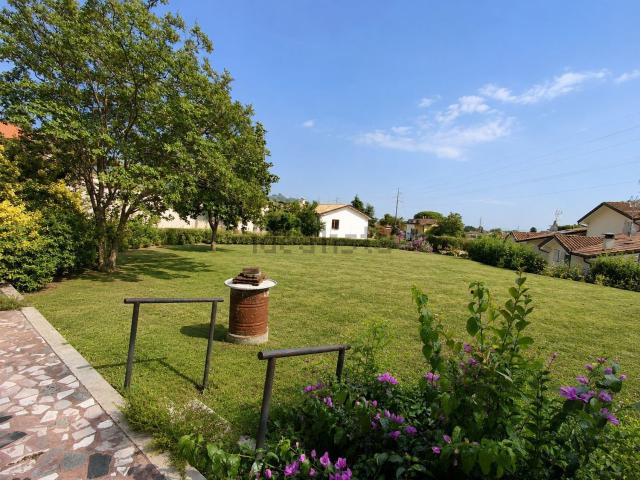 Villetta indipendente in vendita di 454 m² in Via Giovanni Pascoli