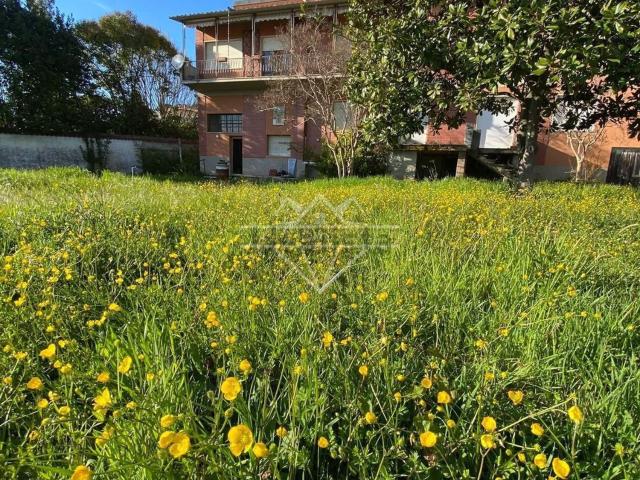 Villetta indipendente in vendita di 454 m² in Via Marasio, 54033