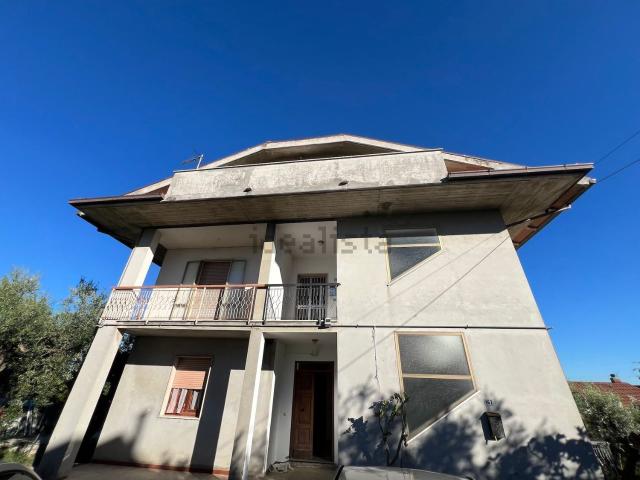 Villetta indipendente in vendita di 454 m² in Via Torre, 160