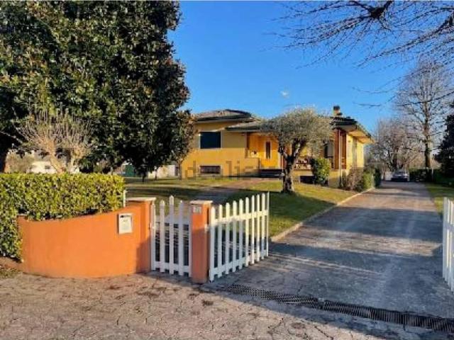 Villetta indipendente in vendita di 455 m² in Via Codopè, 77