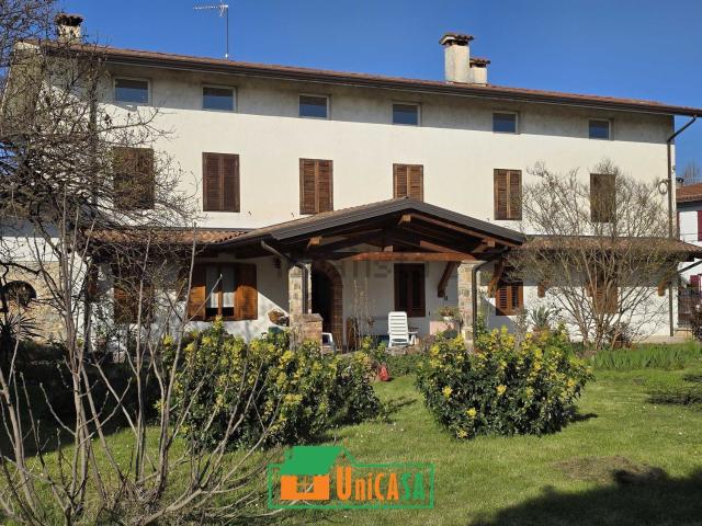 Villetta indipendente in vendita di 455 m² in Via Trieste, 15