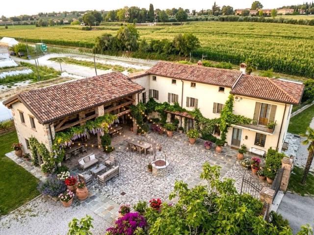 Villetta indipendente in vendita di 455 m² in Strada Pozzolengo