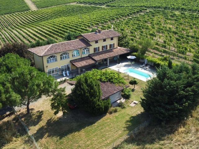 Villetta indipendente in vendita di 455 m² in Strada vecchia di Castelboglione