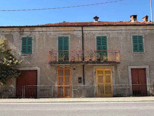 Villetta indipendente in vendita di 458 m² in Via Roma, 16