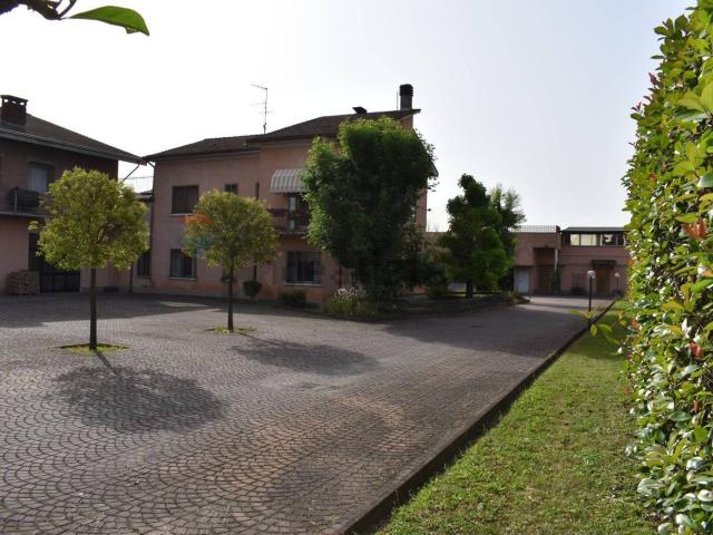 Villetta indipendente in vendita di 459 m² in Via A. Gramsci, 30