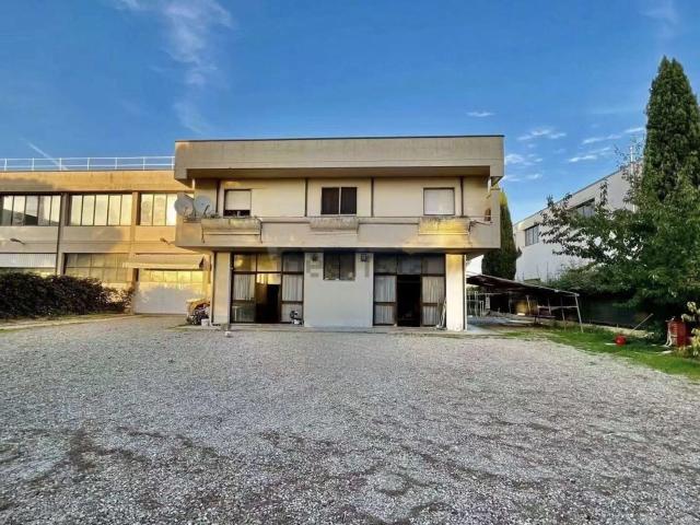 Villetta indipendente in vendita di 460 m² in Via Bernardino Ciurini