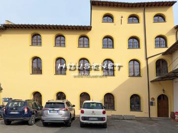 Villetta indipendente in vendita di 460 m² in Via del Bisenzio