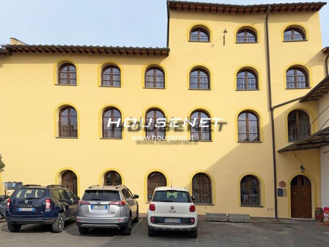 Villetta indipendente in vendita di 460 m² in Via del Bisenzio