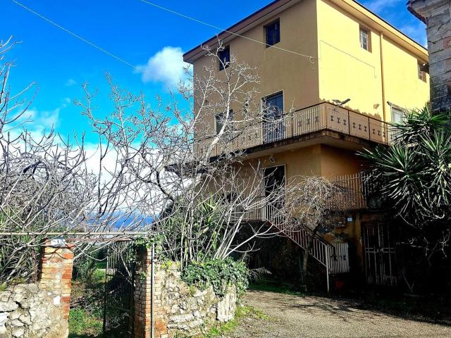 Villetta indipendente in vendita di 460 m² in Via Mar Mediterraneo