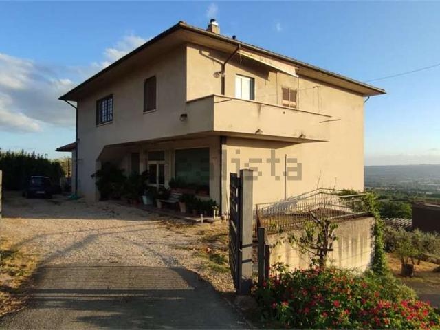 Villetta indipendente in vendita di 460 m² in Via Prato Giardino, 21