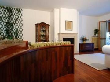 Villetta indipendente in vendita di 460 m² in Viale Giorgio Pallavicini