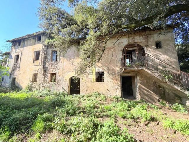 Villetta indipendente in vendita di 460 m² in Viale Giuseppe Verdi, 31