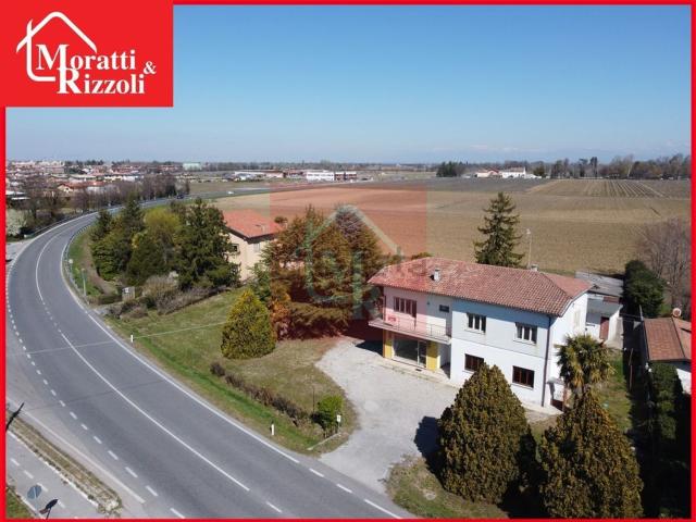 Villetta indipendente in vendita di 465 m² in Via Monfalcone, 38