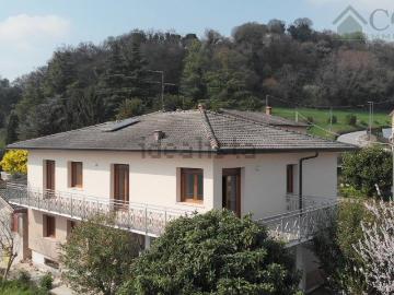 Villetta indipendente in vendita di 466 m² in Via Roma, 1