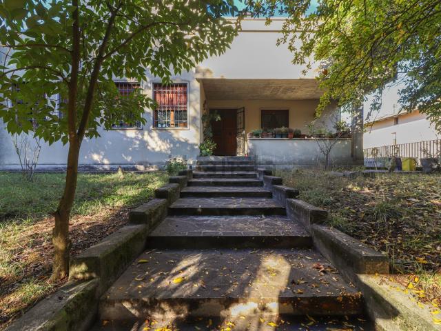 Villetta indipendente in vendita di 468 m² in Via Cento, 110