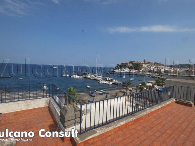 Villetta indipendente in vendita di 469 m² in Via Francesco Crispi, 55